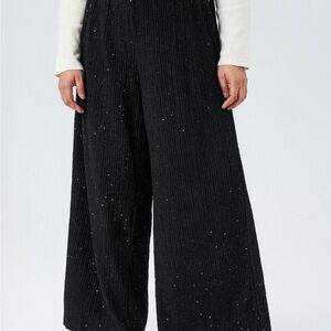 Elegant Black Wide-Leg Pants